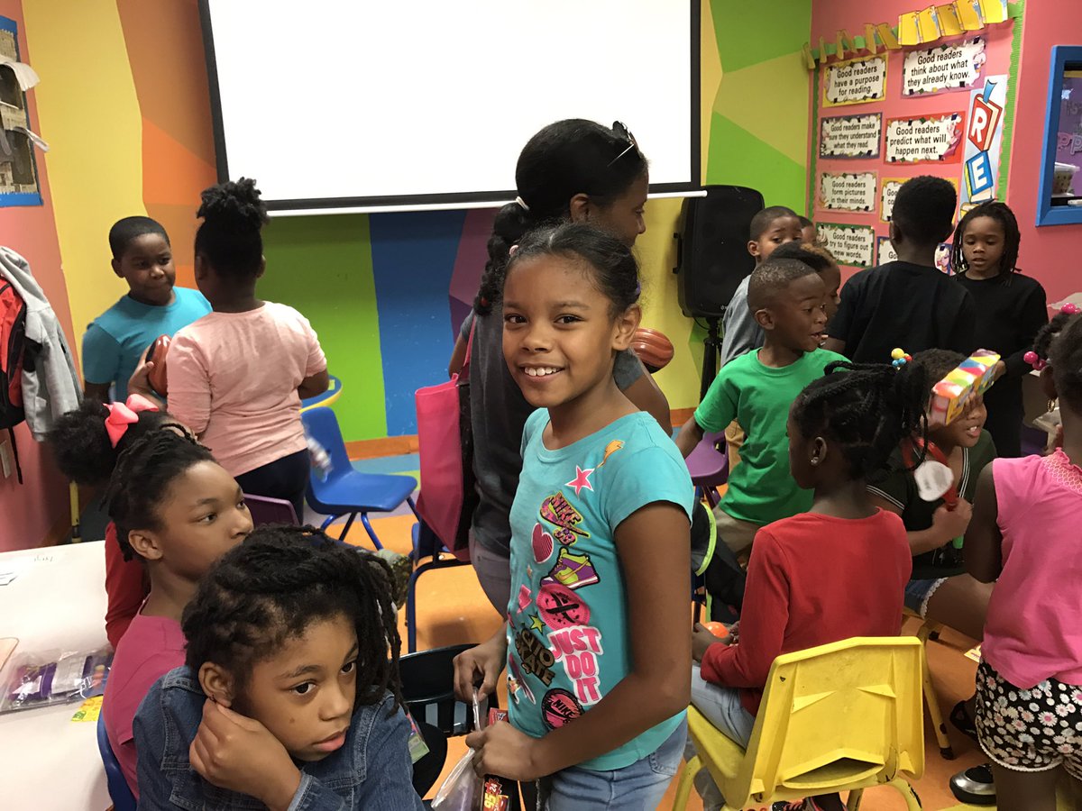 heatherturner70's tweet photo. @OutleyE @AliefISD Kids weren't home, parents still working ARM daycare here we come! We hit the jackpot! #OutleyStrong #AliefProud https://t.co/ewVwFLqEWr