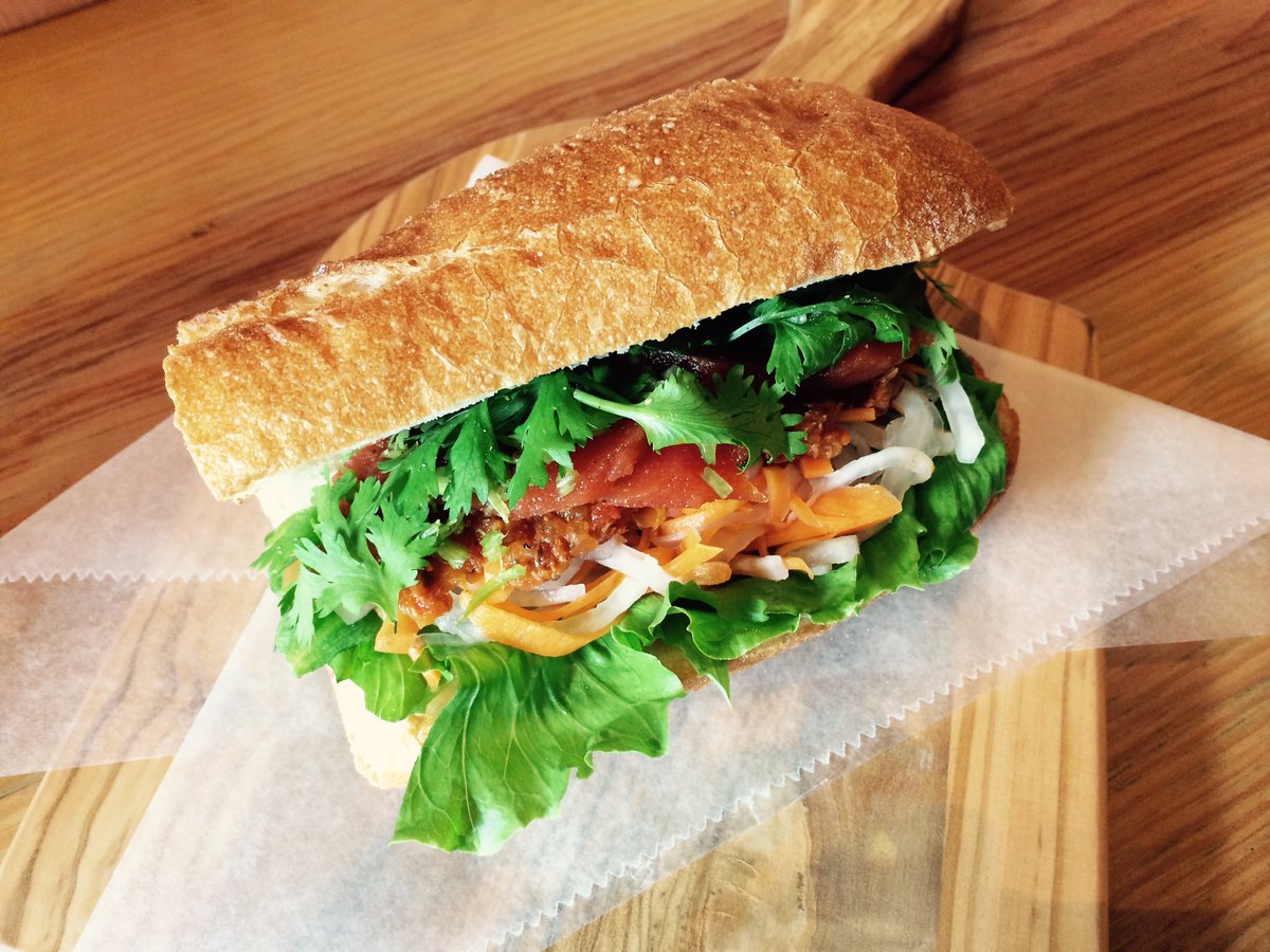 nps_ctc08's tweet photo. 新作✨トマト秋刀魚サンドイッチです！！！
数量限定となります🥖🍅🐟

#サンドウィッチ #秋 #秋刀魚 https://t.co/Scg5XF3kh2