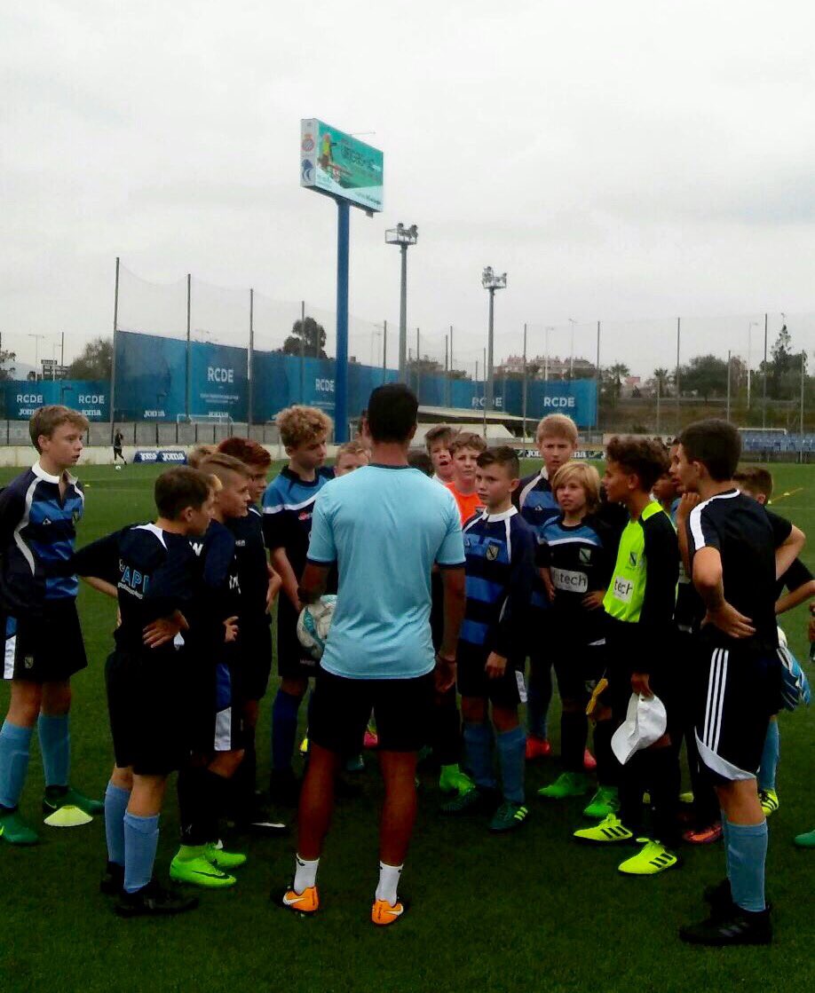 twedex_'s tweet photo. DAY ONE: @HighTunstallPE kick off their Barcelona tour in style with a football coaching session at @RCDEspanyol ⚽️🇪🇸 #TransWorld https://t.co/q2CieqFJ1c