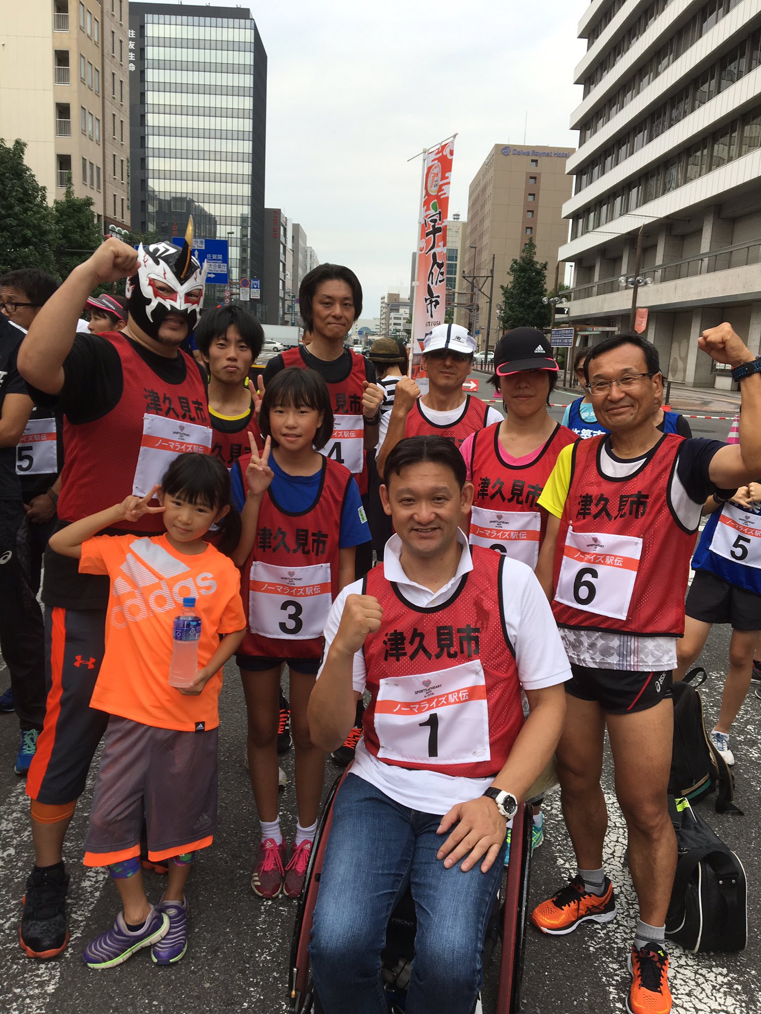 スカルリーパー エイジ A Ji Skull Reaper A Ji Twitterren スポーツ オブ ハート17in大分のノーマライズマラソンに大分市民を代表して津久見市チームの芸能人枠で出場w 熱中症 膝 足首の爆弾と闘いながら1 6kmを何とか完走しました 津久見市チームの皆様