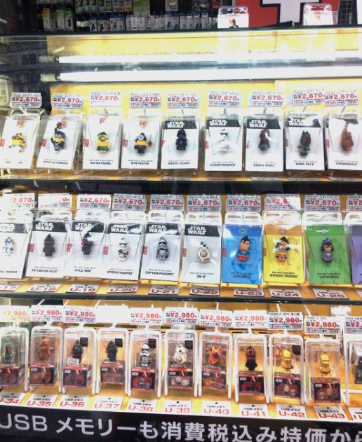 ヨドバシカメラ 秋葉原店 キャラクターusbメモリもあります ヨドバシアキバ には プレゼントやお土産に大人気の キャラクター Usbメモリ もたくさんあります 映画で話題の ワンダーウーマン や ミニオンズ など話題性豊かなキャラクターを多数ご ヨドバシカメラ 秋葉原店 キャラクターusbメモリもあります ヨドバシアキバ には プレゼントやお土産に大人気の キャラクター Usbメモリ もたくさんあります 映画で話題の ワンダーウーマン や ミニオンズ など話題性豊かなキャラクターを多数ご