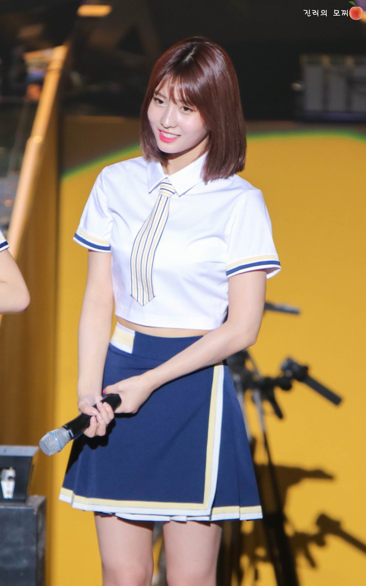 Ruby_ONCE's tweet photo. 170708 KB Liiv &amp; 락스타 콘서트 #TWICE #트와이스 #MOMO #모모 #Beautiful #Lovely #모모링 https://t.co/l4qmh8eg6H