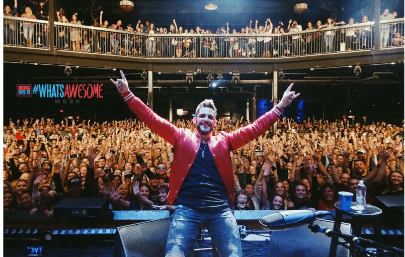 Big955Chicago's tweet photo. Closing out a perfect day in Chicago! Thank you @ThomasRhett #LifeChangesChicago #WhatsAwesome https://t.co/zcdXcygUXU