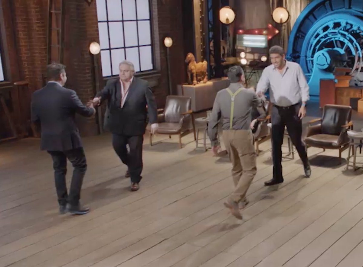 TuSpoilerMx's tweet photo. Un trato arriesgado, pero los emprendedores de #FailBox no se fueron del tanque sin cerrar con sus nuevos socios.
¿Qué tal?
#SharkTankMx 🦈 https://t.co/WSRPfQXAve