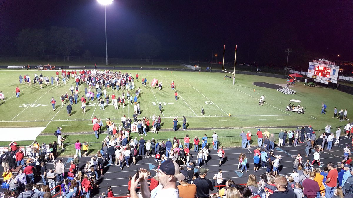 kirkscorner's tweet photo. The Bell is back. #hhsisamazing #soproud #conquertheclimb #wedid #goodfightthough https://t.co/MPtHRhzb7l