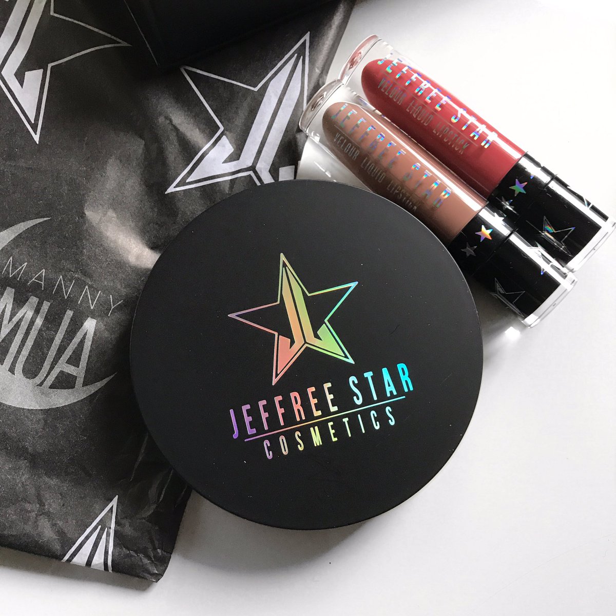 _chantelleelise's tweet photo. @JeffreeStar @MannyMua733 who's ready for #jscmanny round 2?!?! #jeffreestarcosmetics ⭐️🌙 https://t.co/bV1RMJaTqe