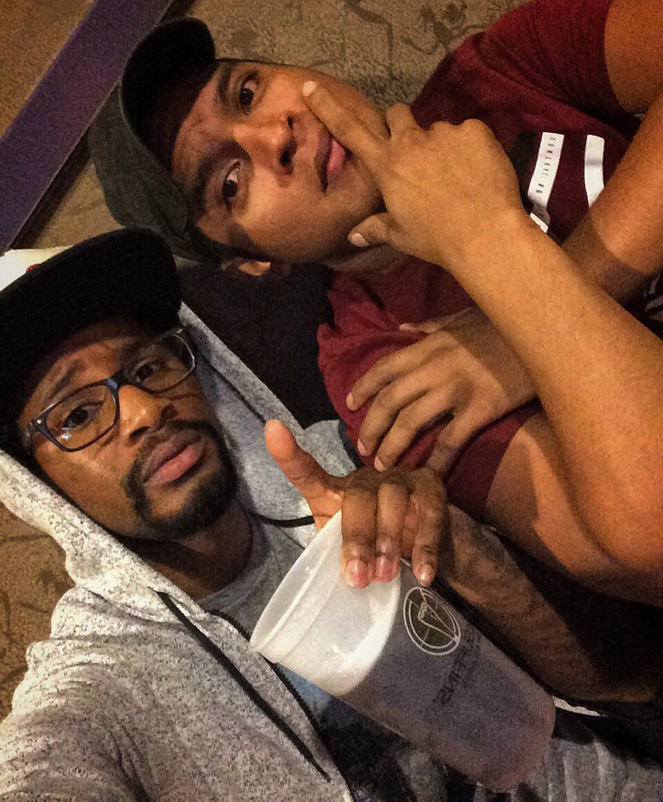 mr_moon_85's tweet photo. #DrugDealers or #MaleThots... I'm so confused right now...
(Read my last post to understand)
#IT π#AMC30 #MovieNight
#MrMoon π€ https://t.co/kY133yOQ7M