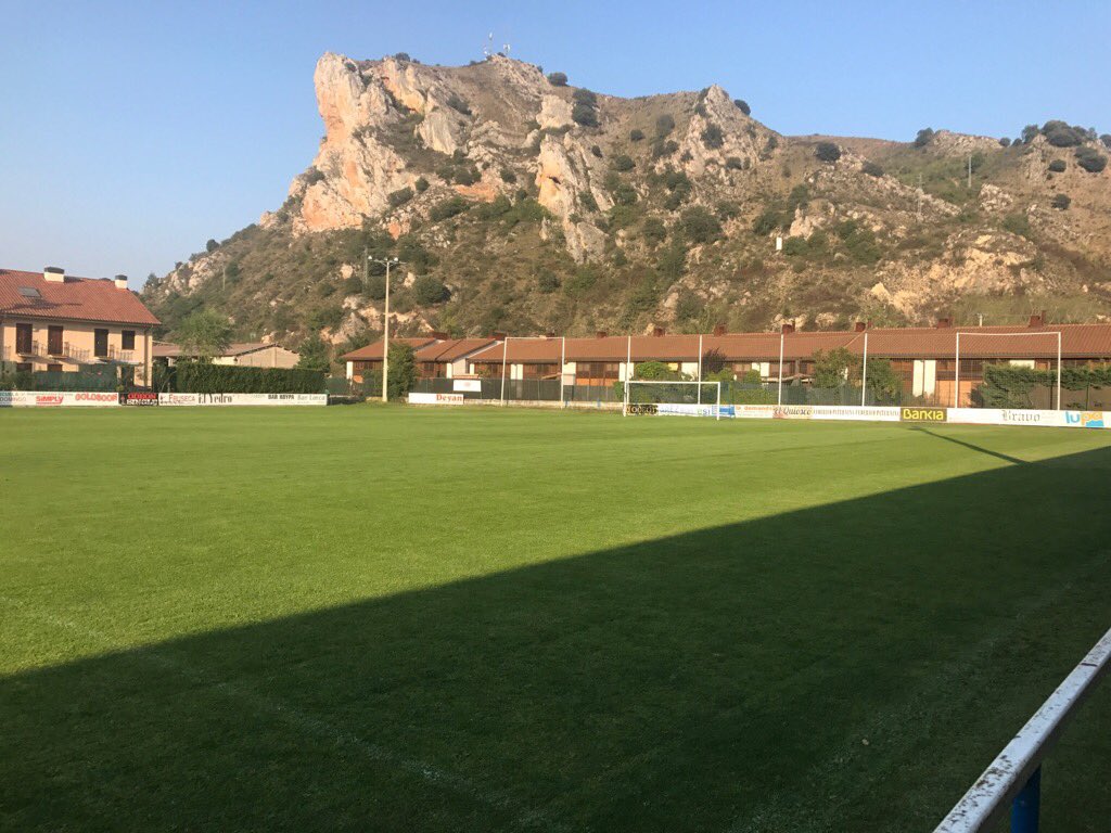 Campo impecable y el equipo con muchisimas ganas de comenzar la temporada mañana a las 17:00 contra el <a href="/cdcenicero/">C.D. Cenicero</a> 💪💪