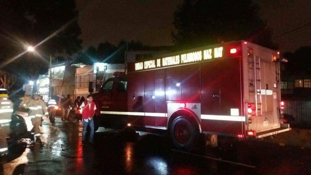 Volcadura en Taxqueña y Miramontes precaucion!!!