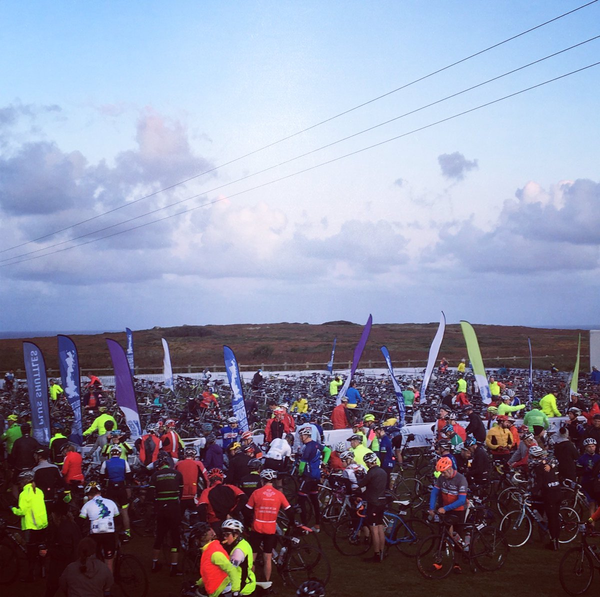 Shall we ? Where is the start of the queue then? #deloitterab2017 #rab2017 #greatcoffeeanywhere #drover coffee #thresholdsports