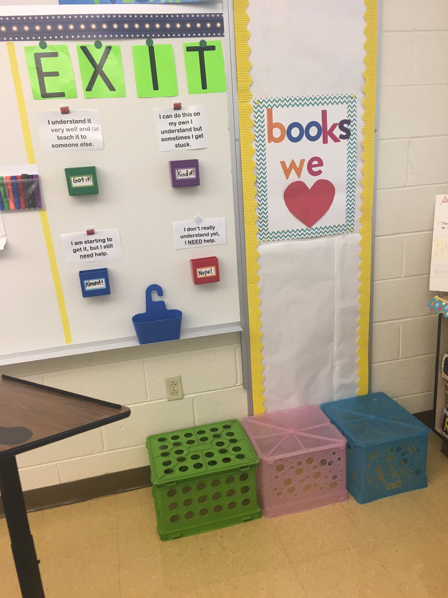 MrsFrancis1024's tweet photo. Hello 2017-2018 School Year! 📓✏️📚 #4thgrade #readytomakeadifference #EMK #EWRSD https://t.co/0RqjHjtLBf