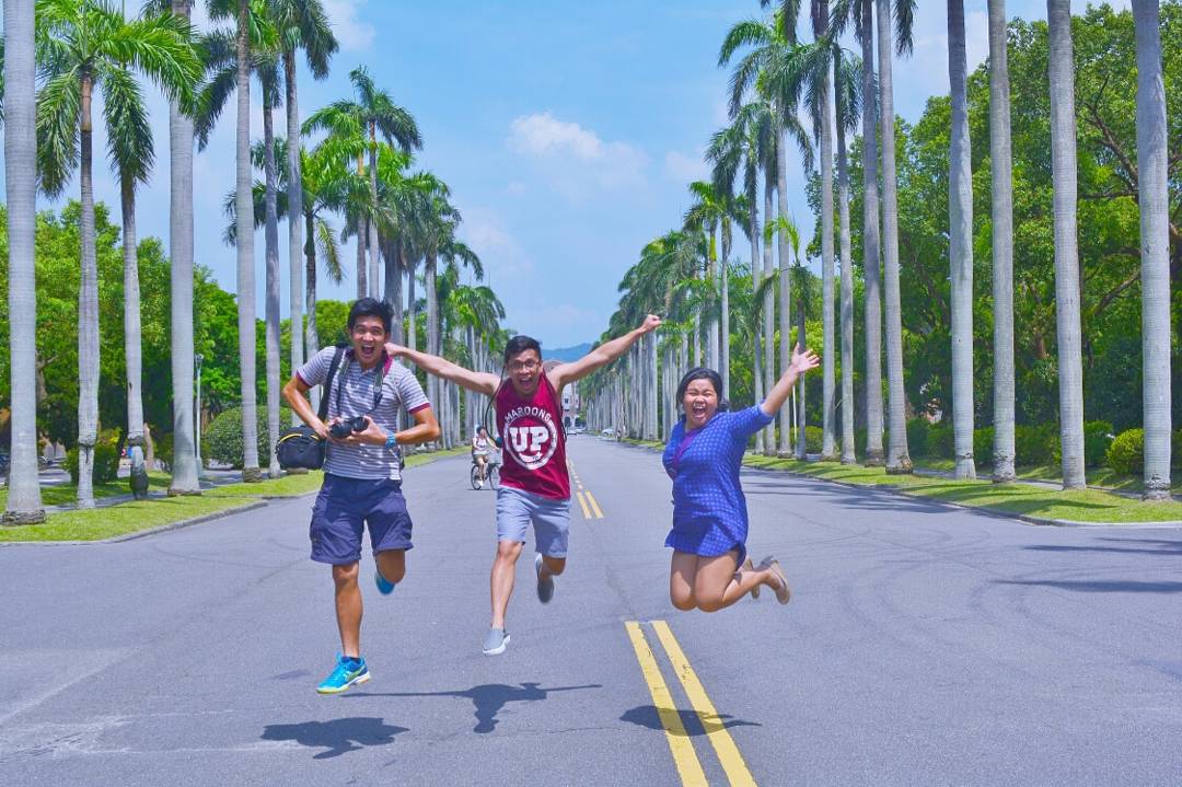PussInButch's tweet photo. #walangmacaption #jump #vanhalen #jumpshot #upvc #UPVCgoesTaiwan #taiwan #taipei #friends #photography #mema https://t.co/nN0QrlJzSN