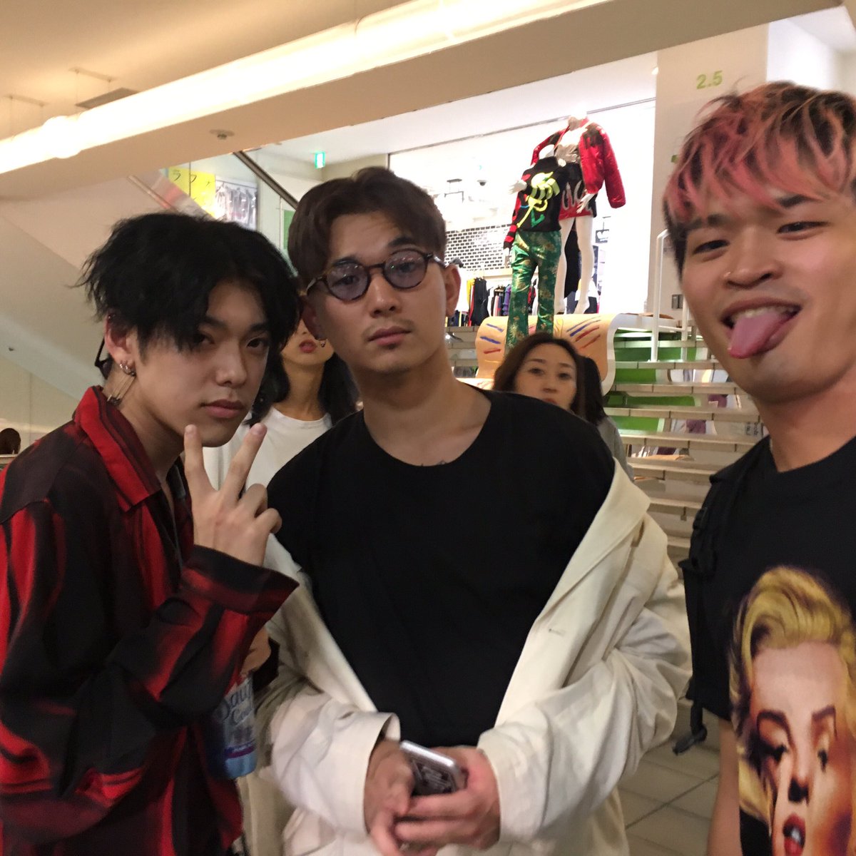 1ove_98's tweet photo. しょうまトランジスタだよ https://t.co/lMlWaIvELf
