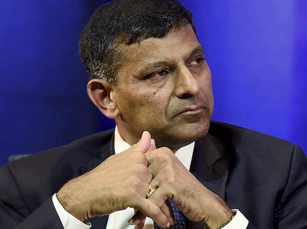 bsindia's tweet image. Let India grow at 8-10% for 10 yrs before chest-thumping: Raghuram Rajan

mybs.in/2UYl2Nl