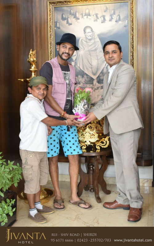 JivantaHotel's tweet photo. TV show @chalahawayeudya artists recently visited us!
#ThankU #nileshsabale #bhaukadam #kushalbadrike #shreyabugde #bharatganeshpure #sagark https://t.co/KD9J09Echh