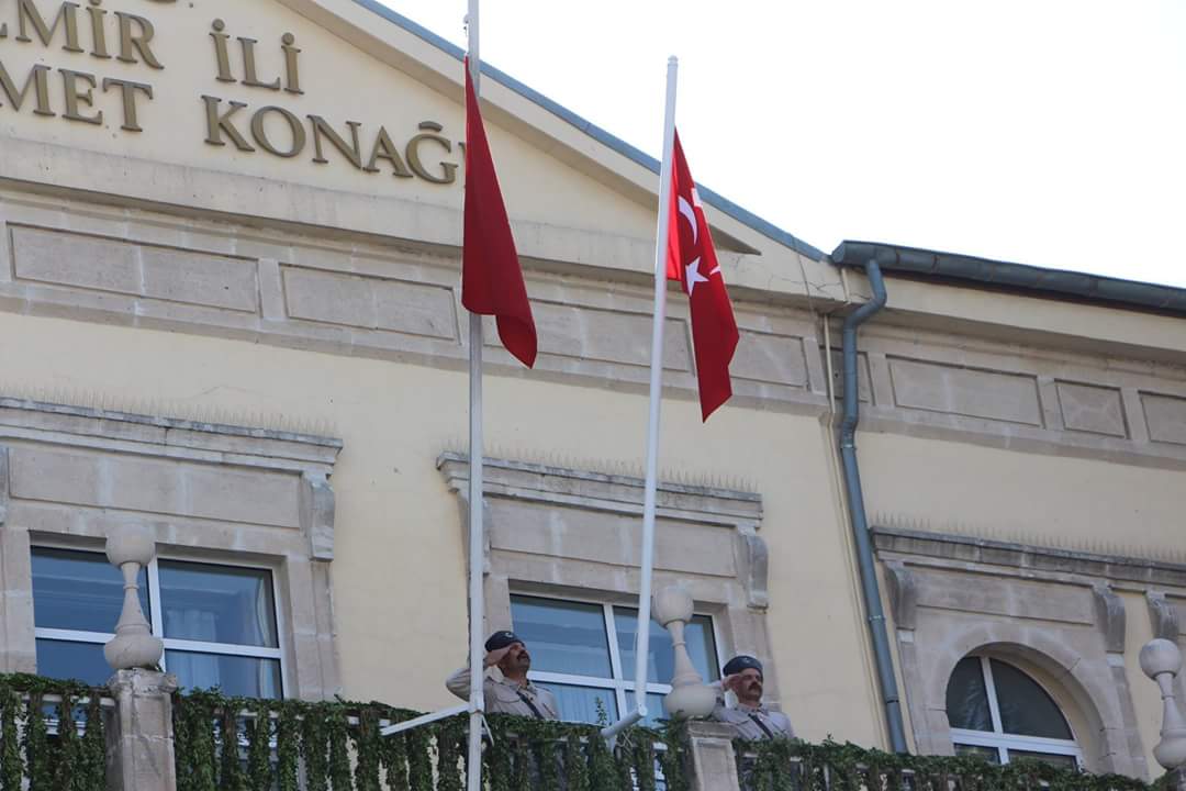 “bütün cihan işitsin ki efendiler, artık izmir hiçbir kirli ayağın üzerine basamayacağı kutsal bir topraktır!” #9Eylül #İzmir