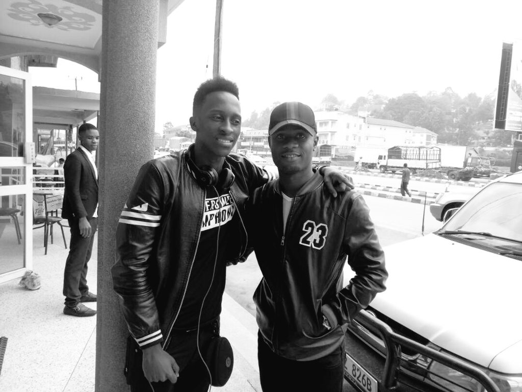 ErafoErizzy's tweet photo. We already in the hood #KLE #HolidayBash #GolfsideInn  w/@bruno_KUg sponsored by #DerrickCollections https://t.co/jC4nsOCSnc