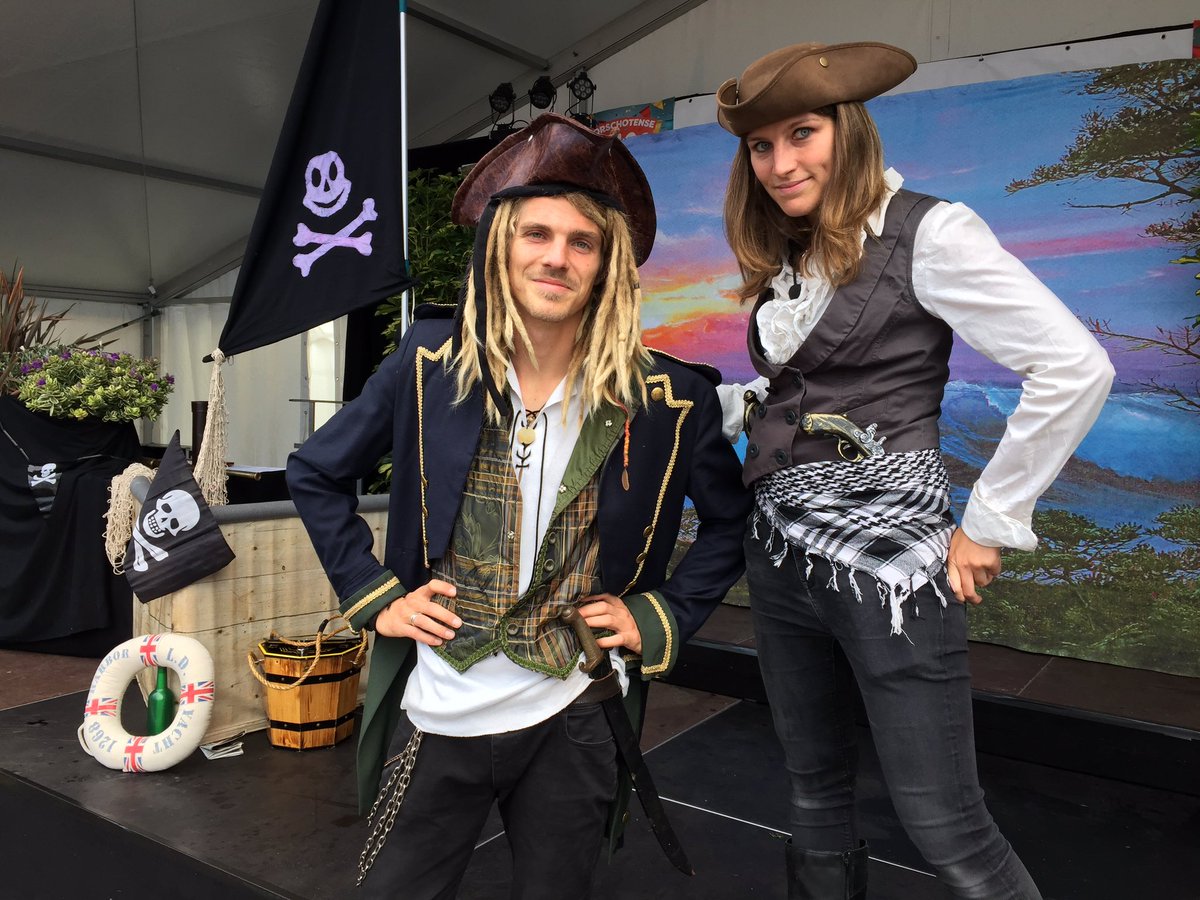 Komen jullie ook naar het piratenfestival? Het begint over een kwartier in de evenementenhal!!