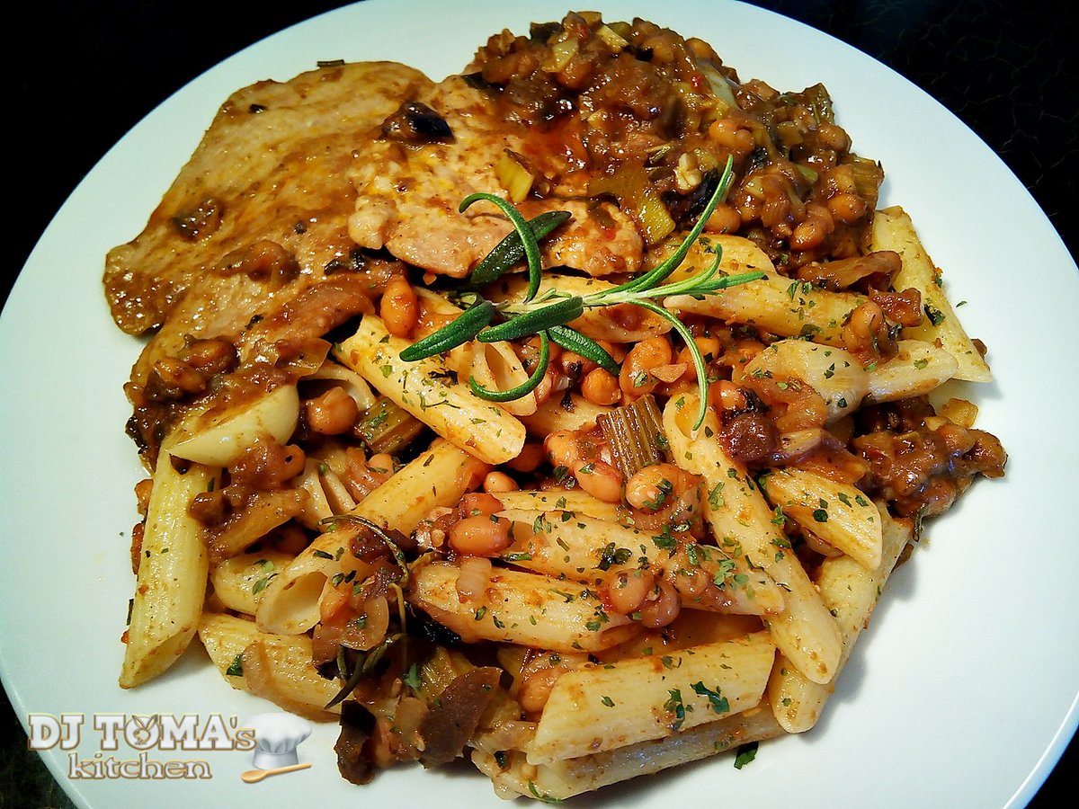 DJToma1's tweet photo. 🥘#Pork chops with 🥗#vegetable #ragout &amp; #penne🍝
📷#food #photo #photography
🍽#recipe #kitchen #tomakitchen
🍖#cooking #dinner #meat #baking https://t.co/sqlaHF3kfH