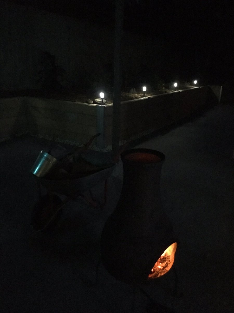 _MissyFit's tweet photo. #chimenea time, perhaps the last of the season. https://t.co/0BS7RhzTuY