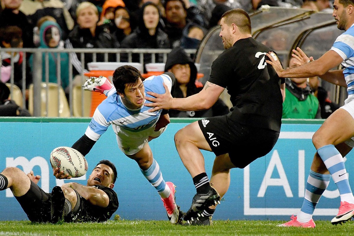 EdiMundial's tweet photo. #Rugby Al término del PT, #LosPumas vencen a los #AllBlacks por 16-15 (try de Sánchez a los 40m) #NZLvARG 🏈 #RugbyChampionship https://t.co/XZ6QSqNuk9