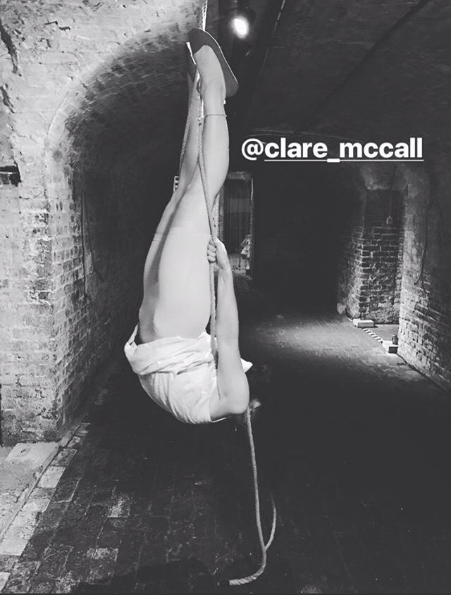 ClareMcCall_'s tweet photo. Rehearsing for this evening's show of #Medusa by @_27Degrees at @TheCryptGallery | 📷 : Maria Ines Olmedo #aerialist #actorslife #theatre https://t.co/d3ZAcwiMdL