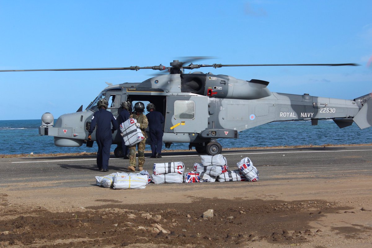 RoyalNavy's tweet image. A Wildcat helicopter from @RNASYeovilton has delivered @UKaid to Tortola in the British Virgin Islands #irma #globalbritain @foreignoffice