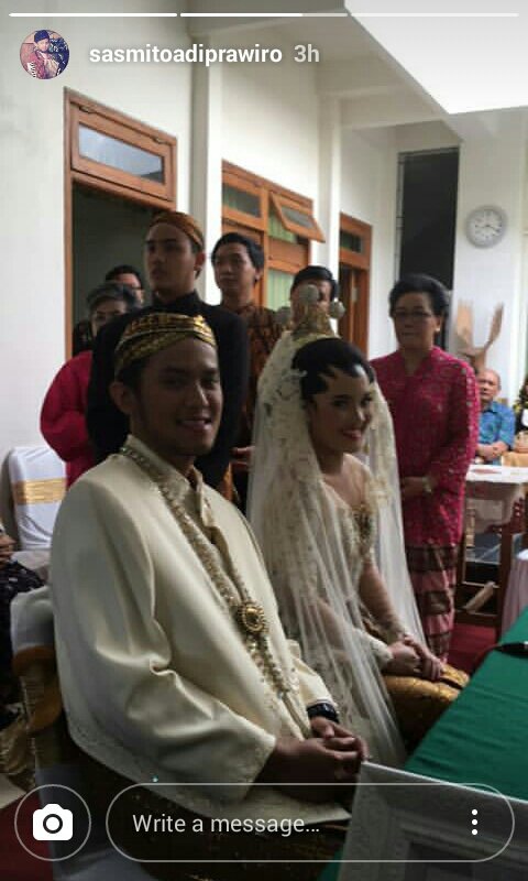 Selamat melepas masa lajang buat bassis kita <a href="/AdiSasmito/">Adi Sasmito</a> , 👉👌