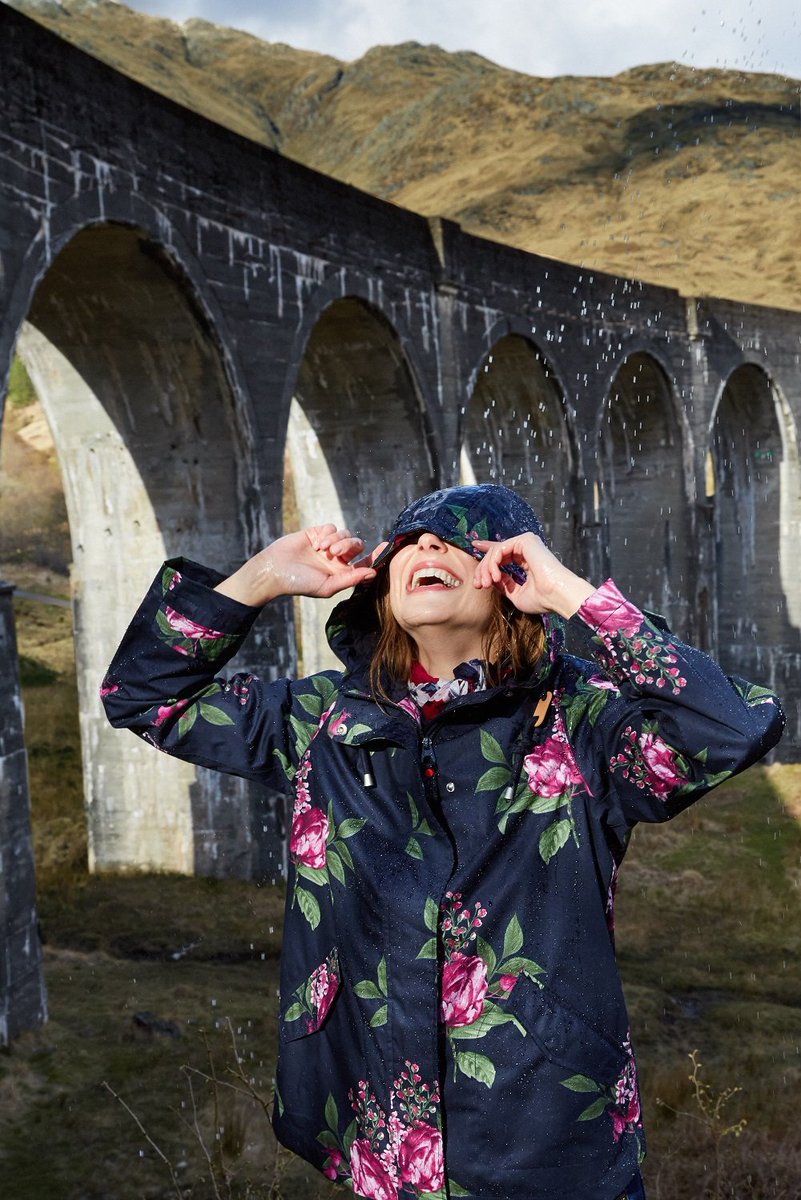 ShoefishUK's tweet photo. Protect yourself from the autumn showers with our range of raincoats from @Joules https://t.co/ufbLpXABeI #rightasrain #joules #autumn https://t.co/KiUg7Afbah