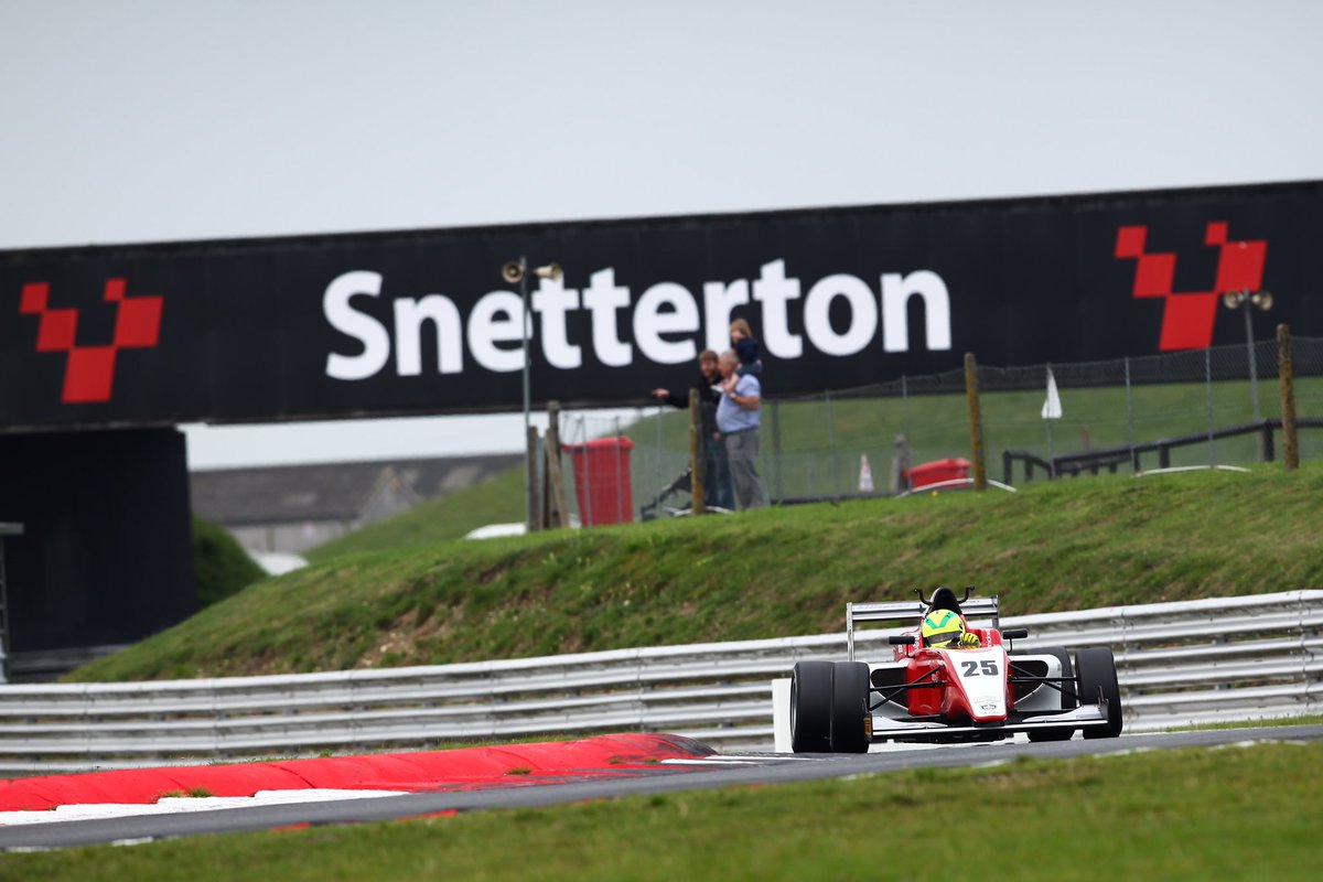 NickWorm13's tweet photo. 🏁🏁🏁@SnettertonMSV @BRDCBritishF3 https://t.co/Q4xmaI1Cu9