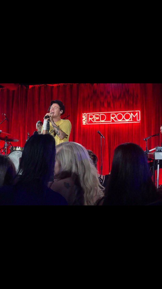 HSOfficialNews's tweet photo. New pictures of Harry at the Novas Red Room🌹🎈🔴 https://t.co/kkCmJpeVoU