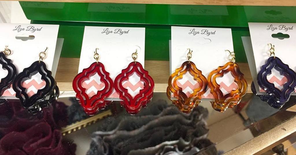 Carve out a space on your earring tree for these lightweight resin beauties #addapopofcolor #jewelryoftheday #earr… ift.tt/2xW2UvT