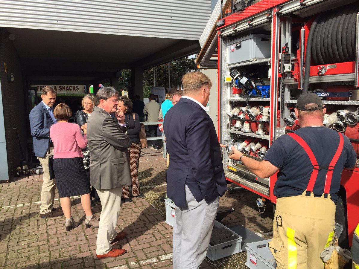 Bestuurders krijgen uitleg over verschillende werking Brandweer en Feuerwehr Bocholt op <a href="/Techniktag_Boch/">Techniktag Bocholt</a>!