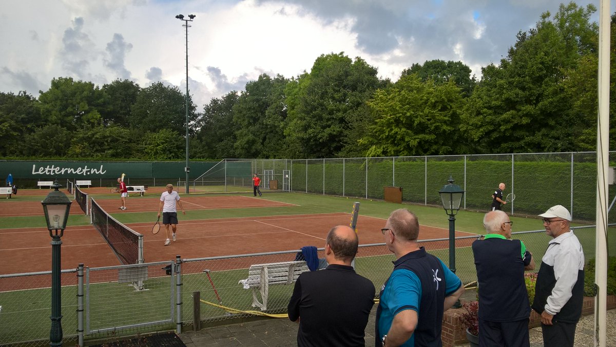 walcherentc's tweet photo. Gentlemensday 2017 #gezelligheid #lekkere tennispotten https://t.co/fggz1w7sgY