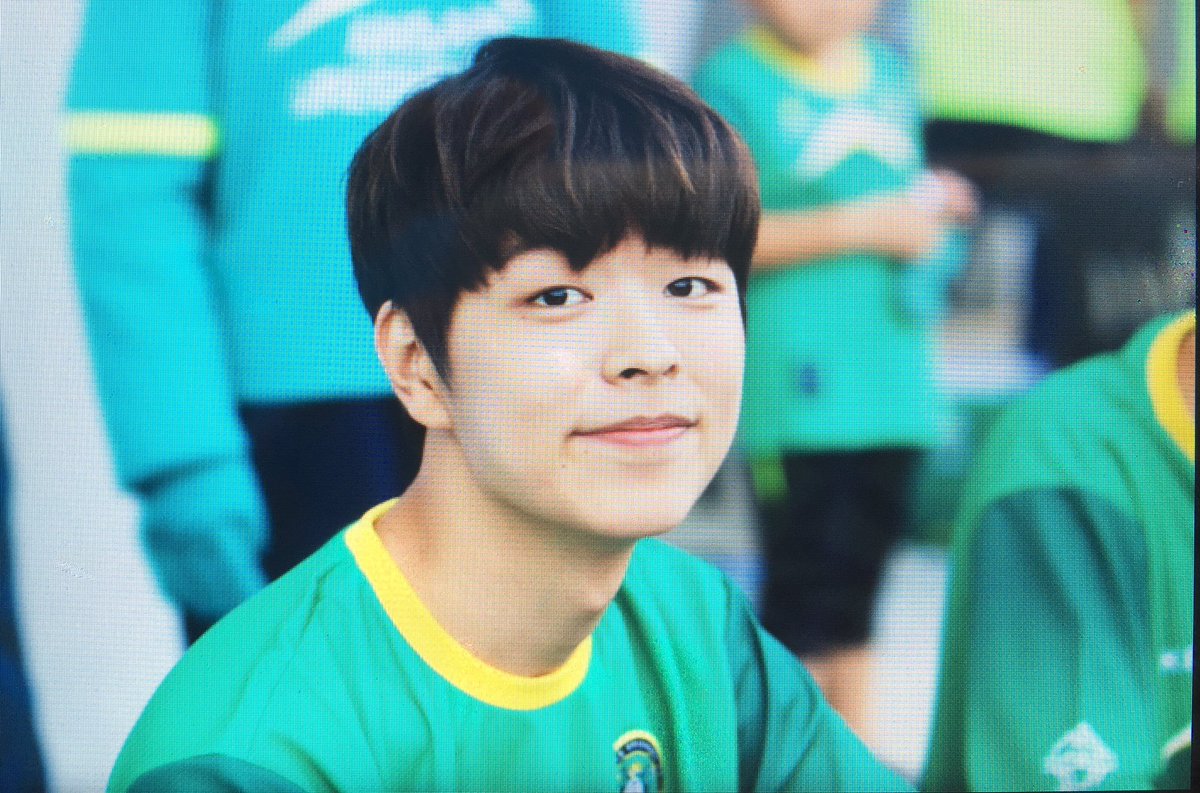 0126__jj's tweet photo. 170909 안산그리너스FC 팬싸인회 #최준영 프리뷰
줄 너무 길어서 싸인은 못받았지만 :) 
준영아 내 고정픽이어써ㅠㅠ 아포스때부터 봐왔어ㅠㅠㅠ 만나서 반가워 인사해줘서 고마워ㅠㅠㅠ @chlwnsdud199 https://t.co/8ysR6mfAuO