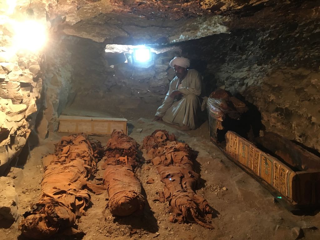 Pastpreservers's tweet photo. Incredible images emerging Live from #Luxor #Egypt of the discovery of a new tomb! #Archaeology https://t.co/CGWFAA4w1f