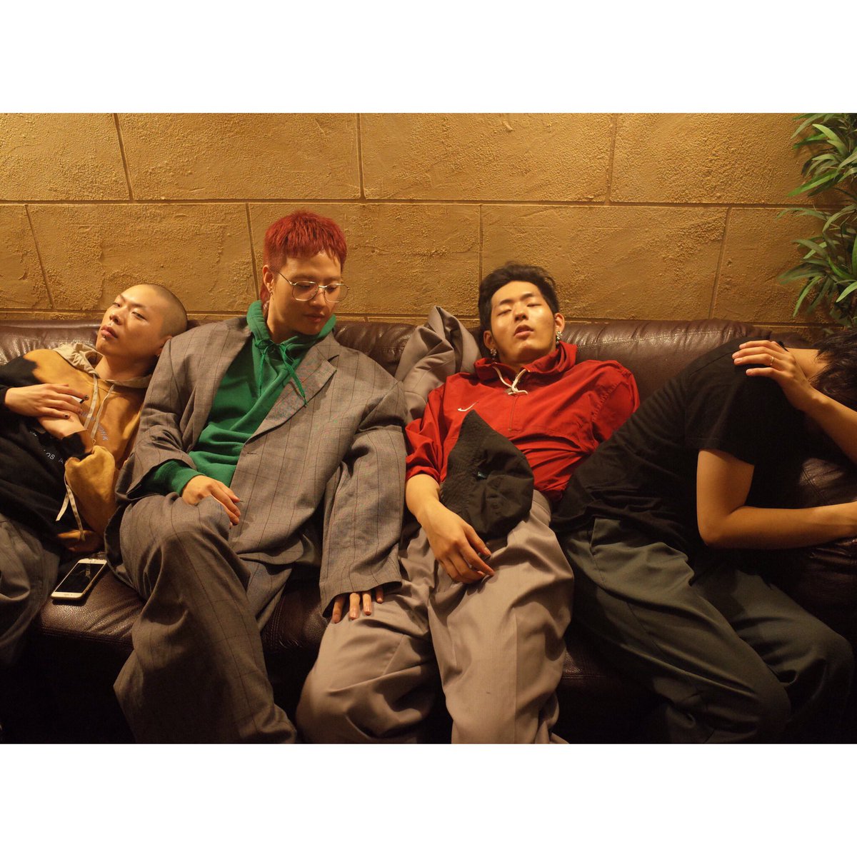 DRDRacompany's tweet photo. .
12️⃣------------------21
.
.
.
#HYUKOH #혁오 #ฮยอกโอ #赫吴 #ヒョゴ #🇨🇦 #HYUKOHinTORONTO #HYUKOHNorthAmerica
.
.
photo 한다솜 https://t.co/YNKr3uBQR6