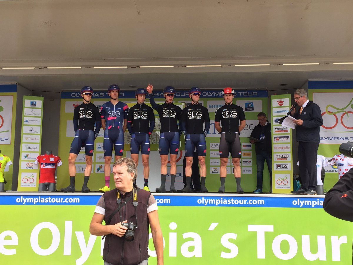 Samen met <a href="/rolandvankessel/">Roland Van Kessel</a> bij de start van de voorlaatste etappe van Olympia's Tour 2017.