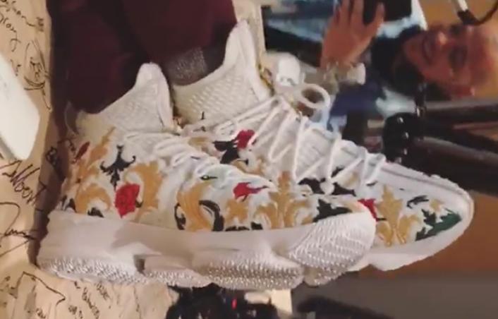 sneakerwatchcom's tweet photo. Maverick Carter shows off Lebron XV "Floral" https://t.co/zN3v8AxHUl https://t.co/cMgbHSAnoQ