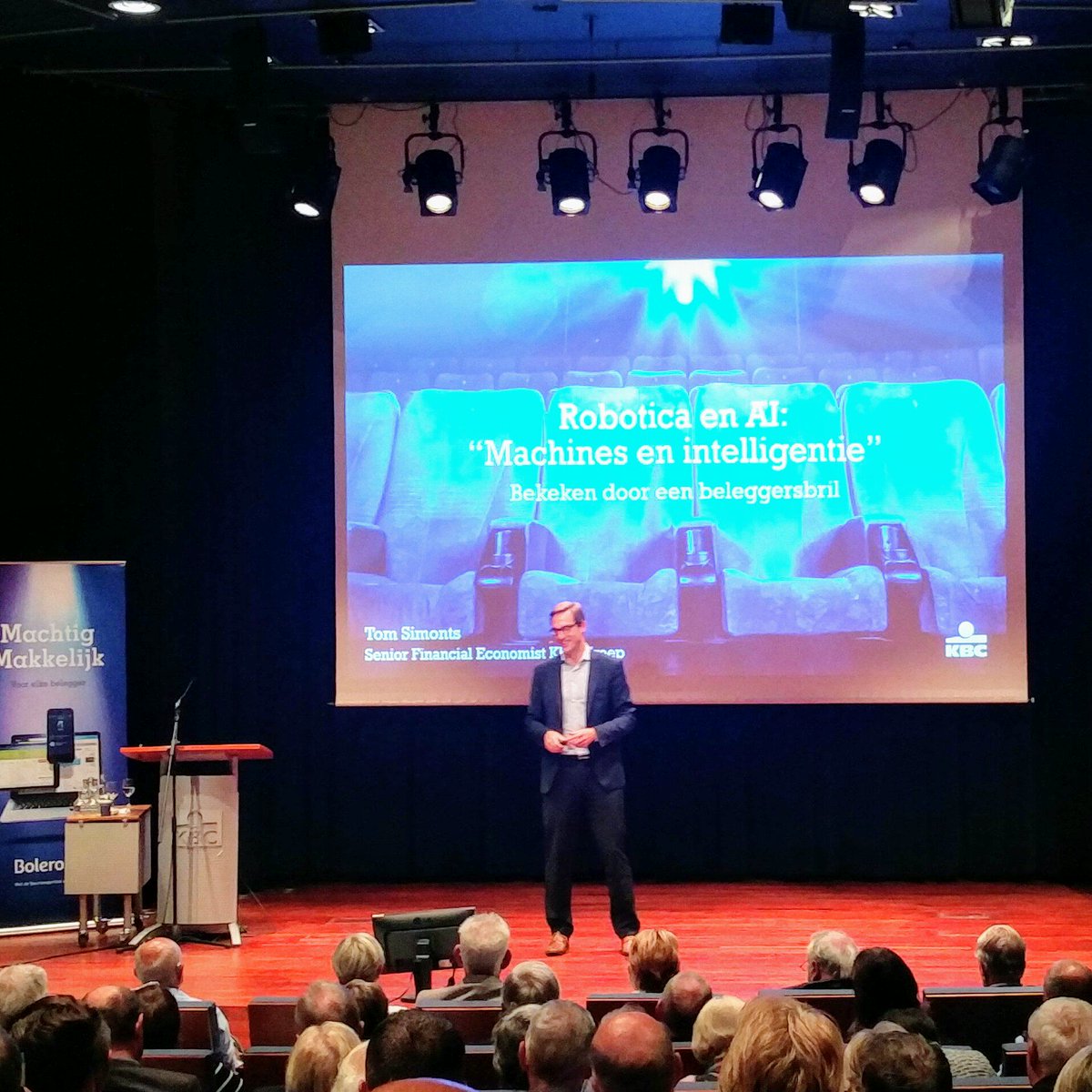 bertblomme's tweet photo. AI op de beurs? Nog even en de beleggingsorders worden uitgevoerd via AI en niet meer via tips van @TSimonts @Bolero_BE? #TipsTrends2017 https://t.co/hw3b8zXs7t