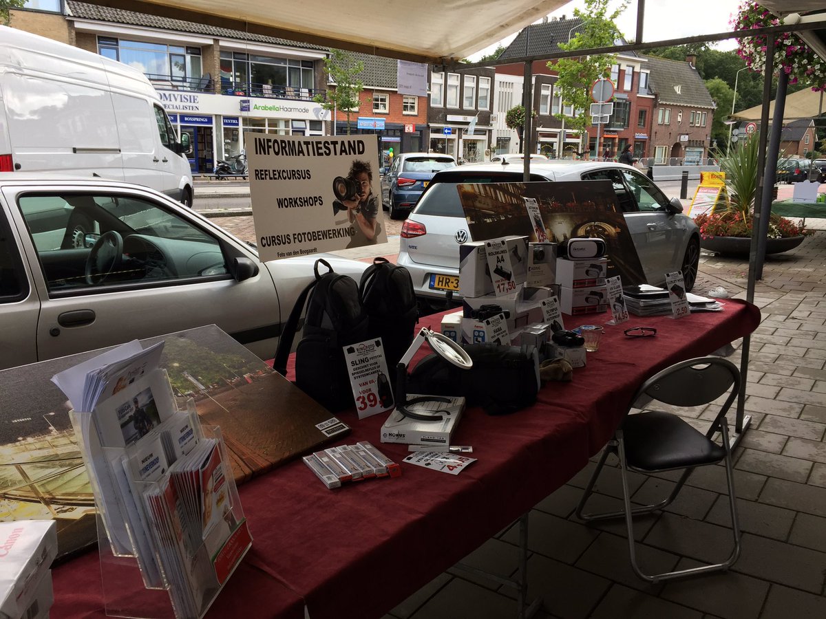 Al de app bij Van den Boogaart gedownload! Vandaag 10 gratis foto's afdrukken! Doen!!