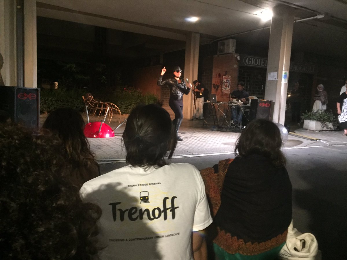 salvatore_sofia's tweet photo. Un quartiere che si fa teatro con #trenoff17 a breve il vincitore della vetrina urbana del contemporaneo #Bologna @instabilivagant https://t.co/ybeDsgrQFF