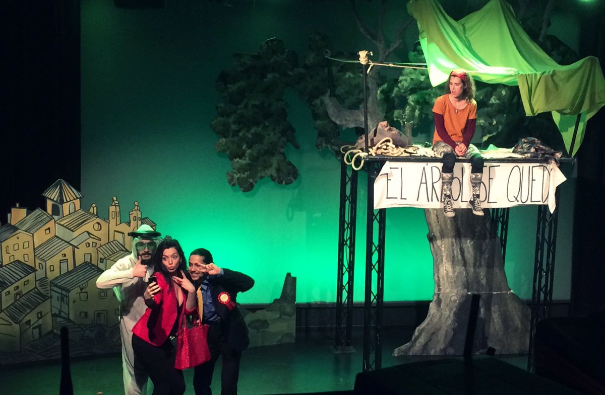 A las 16:30 en <a href="/TeatrosLuchana/">Teatros Luchana</a>, Julia se volverá a subir a Cóndor para evitar que lo talen...

proticketing.com/teatrosluchana…

#La VueltaAlCole