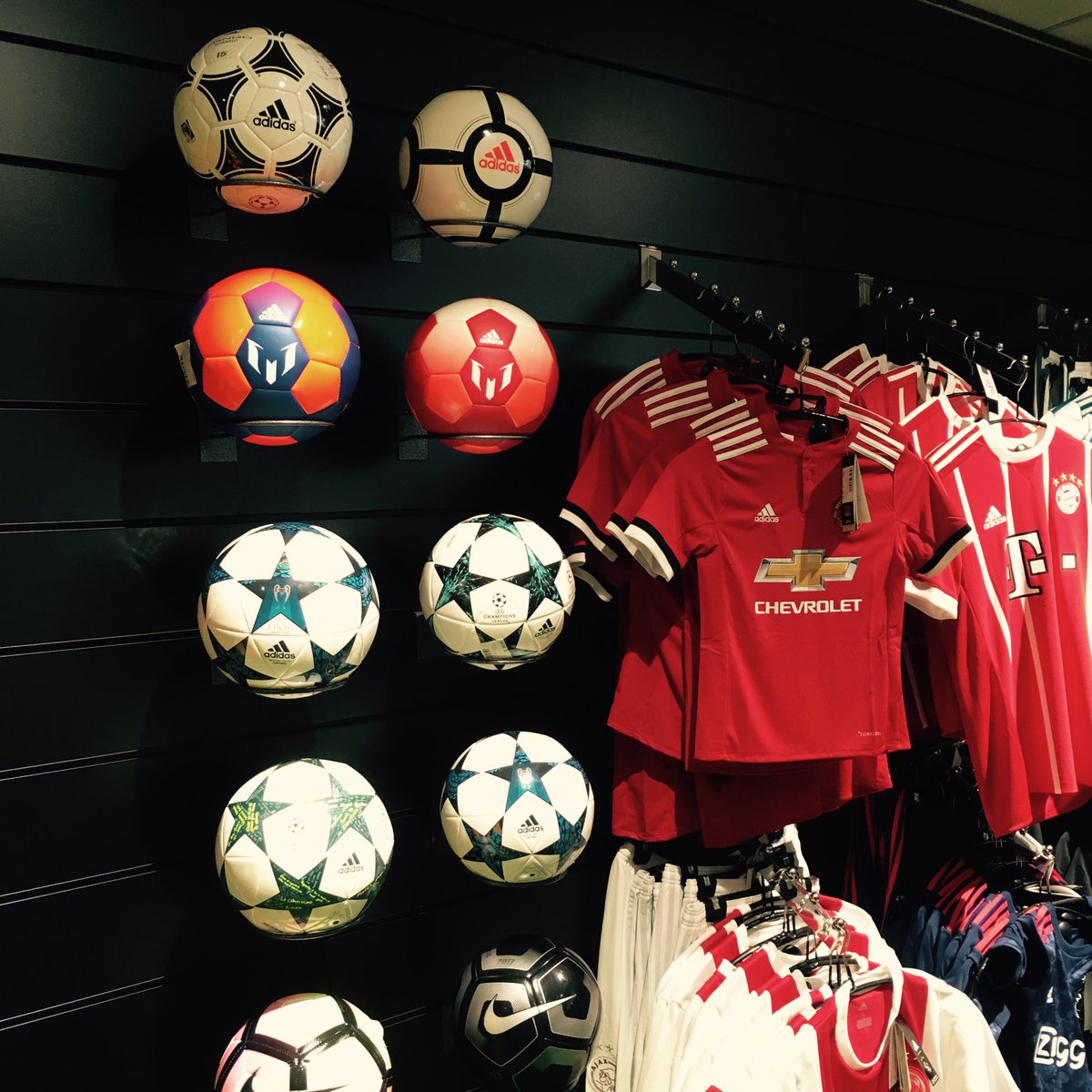 Al gescoord vandaag? Einde heropenings-actiedagen. Met 20% korting op bijna alles! Tót 17.00u hoensport.nl #Enschede