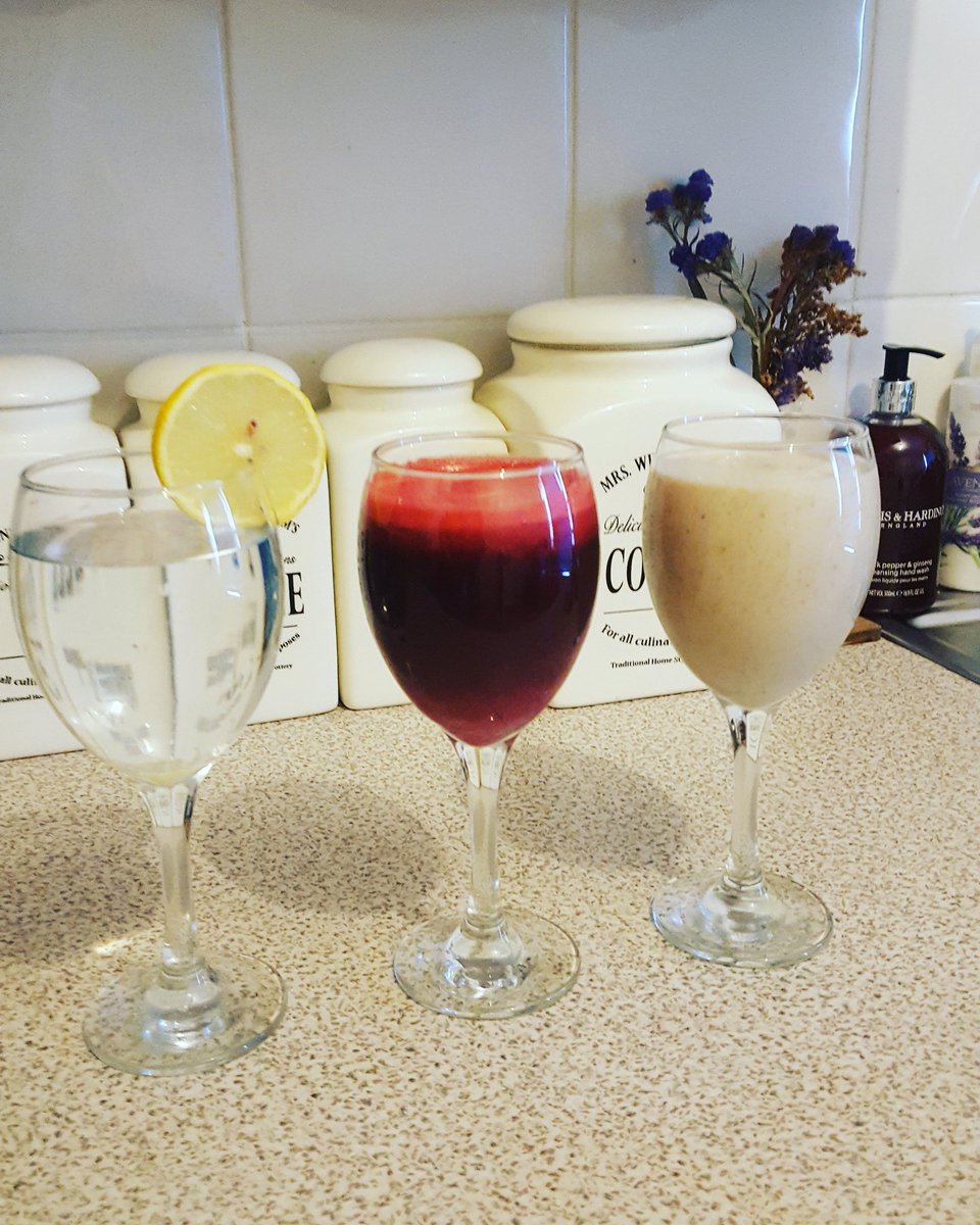 #breakfast #routine 1. #lemonwater 2. #organic #beetroot #ginger #carrot #greenapple #juice 3. #smoothie banana  #almondmilk <a href="/Alpro/">Alpro</a> 😎✌🏽💖😉