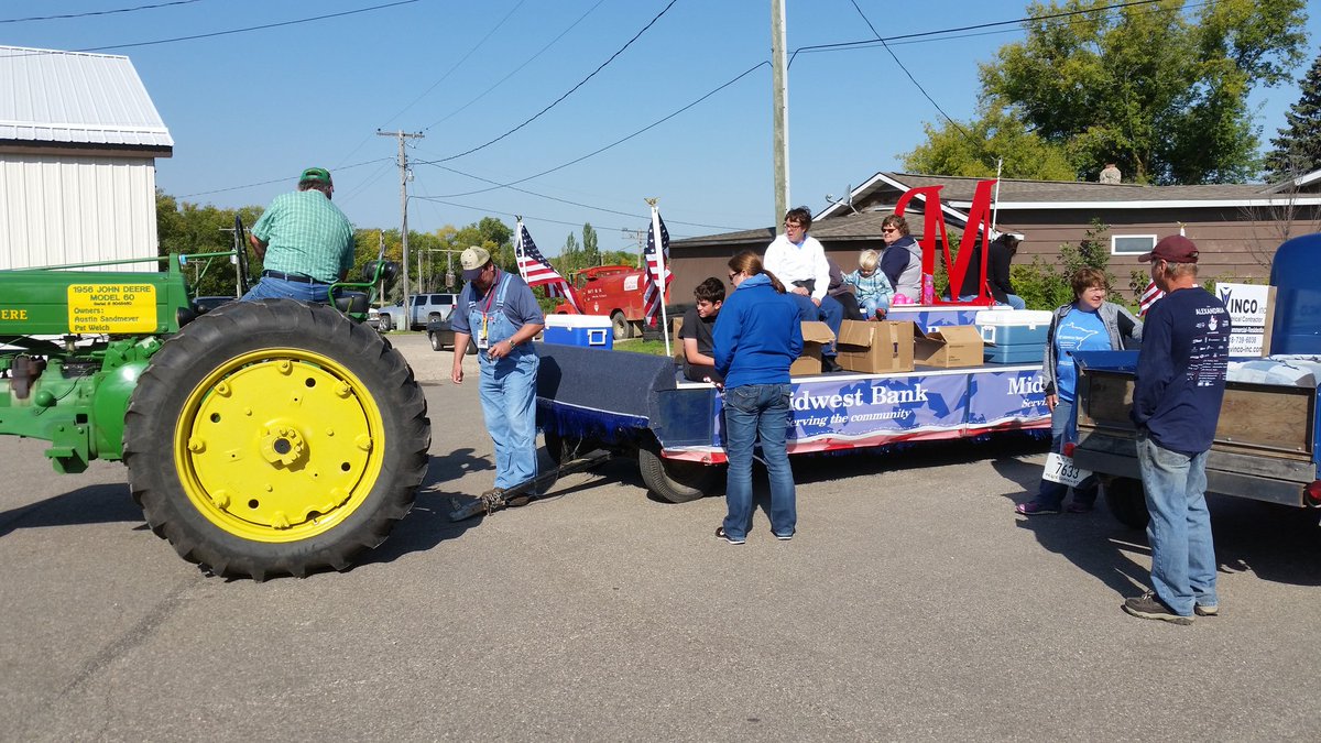 MidwestMikeSch's tweet photo. Preparing for the Threshermen's parade on a beautiful day @MidwestBank! https://t.co/bJKpm8HMHL