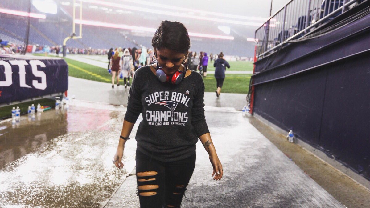 Patriots's tweet photo. RT to enter to win a pair of @Bose headphones, signed by Thursday night's anthem singer, @MarenMorris!

Rules: https://t.co/4CMihEggWN https://t.co/OTmjb6MMrN