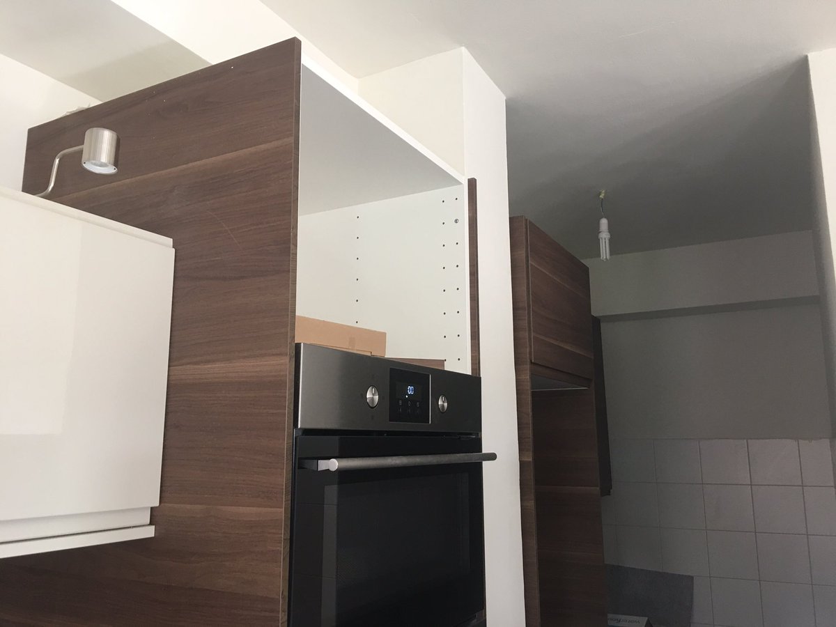 gestiodomini's tweet photo. @IKEASpain Día +37 (28/07/2017) Instalan la cocina y me la dejan así, calidad “cuñao” @IKEASpain #verguenza #malacalidad #engaño #nuncamas https://t.co/9IkWpItgg8