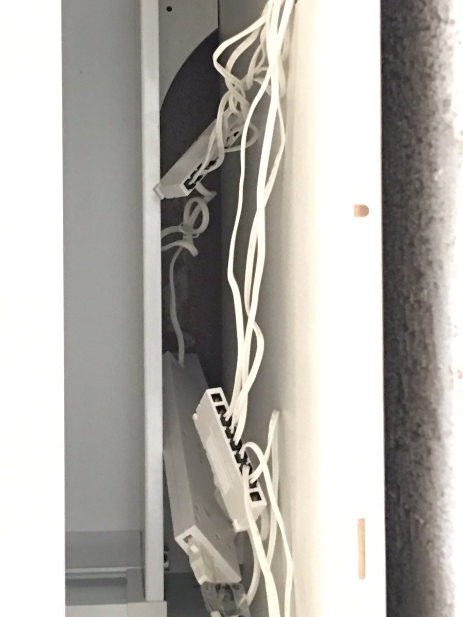 gestiodomini's tweet photo. @IKEASpain Día +37 (28/07/2017) Instalan la cocina y me la dejan así, calidad “cuñao” @IKEASpain #verguenza #malacalidad #engaño #nuncamas https://t.co/9IkWpItgg8