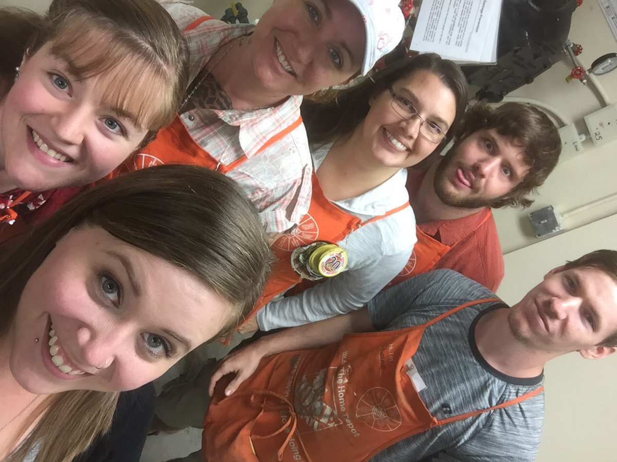 sabrinaseidel22's tweet photo. Had a great time teaching #thebig3 to this amazing group of people! #session2 #developingourteam #leaders#8995strong @mlp814 @JanetShipman3 https://t.co/K0TiHcEpGI